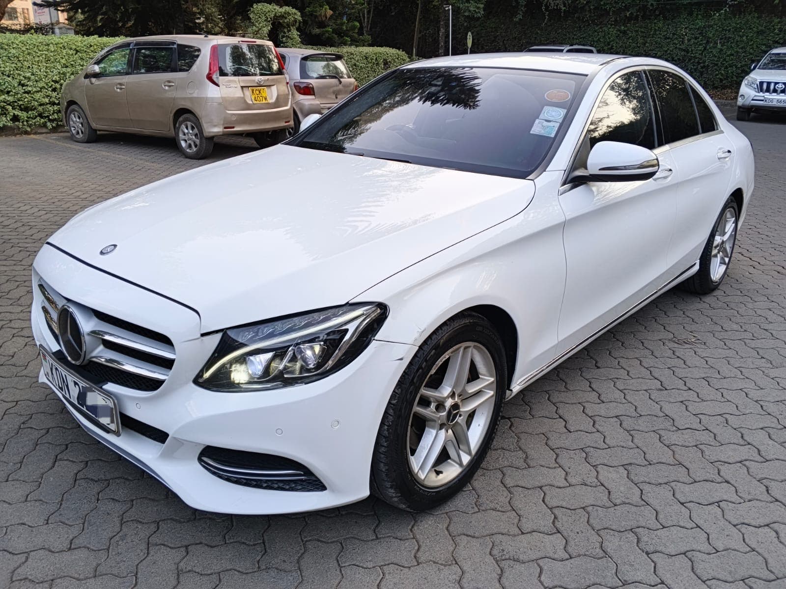 Mercedes-Benz C200 · photo